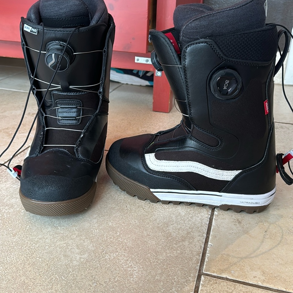Vans Aura Pro Snowboard Boots (great condition, worn only a couple of times)